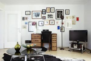 a living room with a table and a tv at Apartment Schlossberg in Tübingen