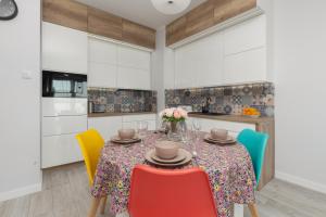 Kuchyňa alebo kuchynka v ubytovaní Deluxe Apartments Sucha Gdańsk by Noclegi Renters