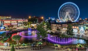 Nespecifikovaný výhled na destinaci Pigeon Forge nebo výhled na město při pohledu z apartmánu