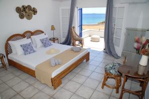 A bed or beds in a room at Aroura Homes 4BR Beachfront Villa