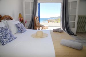 A bed or beds in a room at Aroura Homes 4BR Beachfront Villa