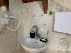 A bathroom at Harmanlı Bungalov