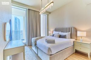 Postel nebo postele na pokoji v ubytování bnbmehomes - Tranquil 2-Bed Apt with Skyline Views Dubai Creek Harbour Retreat - 2605