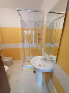 Koupelna v ubytování Profumo di pesto appartamenti Genova