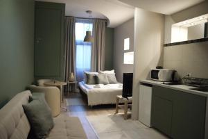 Posedenie v ubytovaní EURO-ROOM