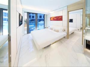 Voodi või voodid majutusasutuse Regala Skycity Hotel toas