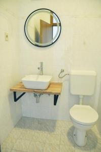 Koupelna v ubytování Apartmani Alavuk