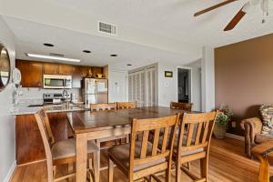 Køkken eller tekøkken på Deer Ridge Mountain Resort E108