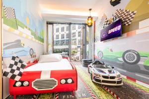 Televiisor ja/või meelelahutuskeskus majutusasutuses Regala Skycity Hotel