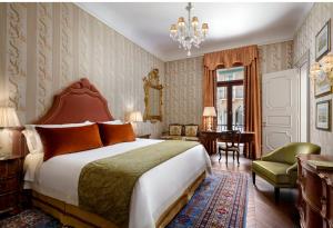 Ліжко або ліжка в номері The Gritti Palace, a Luxury Collection Hotel, Venice