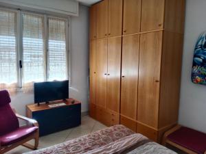 een slaapkamer met een grote houten kast en een bed bij Marine Sea View in Sanremo