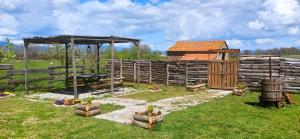 A garden outside Casavacanze Pergolino, appartamenti ad uso esclusivo