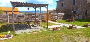 A garden outside Casavacanze Pergolino, appartamenti ad uso esclusivo
