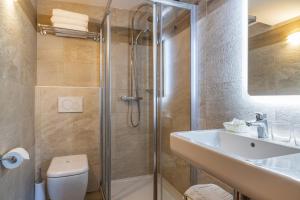 A bathroom at Garnì Bellavista