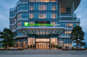 a rendering of a large office building at Holiday Inn Express Jiangmen Yinhu Bay, an IHG Hotel in Jiangmen