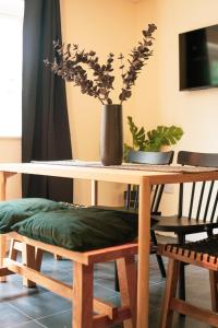 a wooden table with a vase of flowers on it at Kandaka-Specious Stylish Home - Suitable for Contractors in Killingbeck