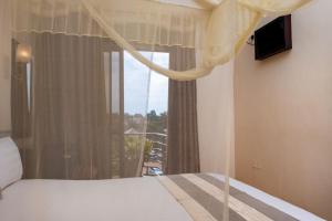 TV a/nebo společenská místnost v ubytování Tristar Hotel Kampala