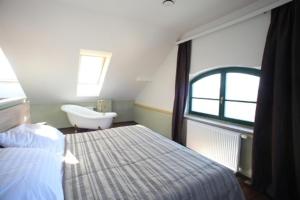 Posteľ alebo postele v izbe v ubytovaní Hotel Vinohrad