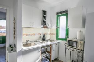 Kuchnia lub aneks kuchenny w obiekcie Suite cosy relax a 400m de la playa