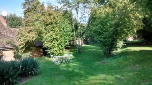 Zahrada ubytování Maisonnette perchée au cœur de la nature