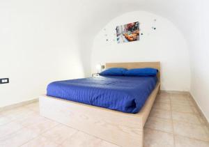 a bed with a wooden frame in a bedroom at La Tata home in Salerno