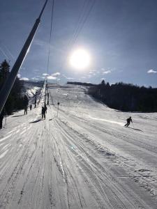 a group of people skiing down a snow covered slope at Maison tout confort in La Voivre