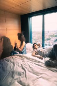 Ein Bett oder Betten in einem Zimmer der Unterkunft Zonar Zagreb by Maistra City Vibes