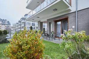 a balcony of a house with a table and chairs at Pegaz Apartament in Świnoujście