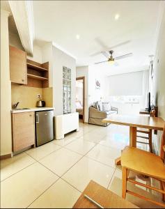 Een keuken of kitchenette bij Pal Beach
