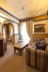 a bedroom with a bed and a table and a window at Hotel Bucaneve in Breuil-Cervinia