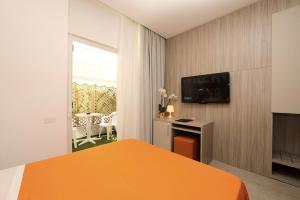 Telewizja i/lub zestaw kina domowego w obiekcie Hotel Simi Lan