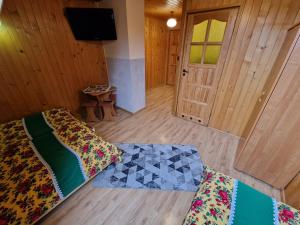 Telewizja i/lub zestaw kina domowego w obiekcie Willa Stachoniówka