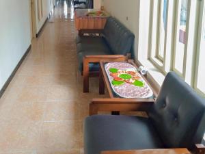 Гостиная зона в RedDoorz Syariah near Pasar Sleko Madiun