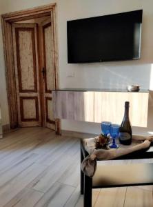 TV a/nebo společenská místnost v ubytování Antico Borgo Lago di Como