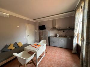 Kuchyň nebo kuchyňský kout v ubytování Locanda dei Sette Limoni - camere e residence