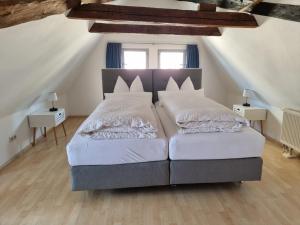 a bedroom with two beds in a attic at Ferienwohnungen im Gewölbe in Wismar