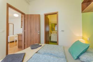 Ένα ή περισσότερα κρεβάτια σε δωμάτιο στο Molnár 20 Apartment