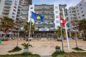 Budova, kde se hotel nachází + 24 fotografií