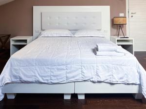 A bed or beds in a room at Le Stanze di Gianmarmo - Via di Mezzo