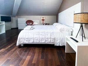 A bed or beds in a room at Le Stanze di Gianmarmo - Via di Mezzo