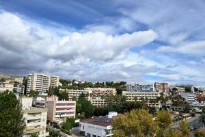 Nespecifikovaný výhled na destinaci Torremolinos nebo výhled na město při pohledu z apartmánu