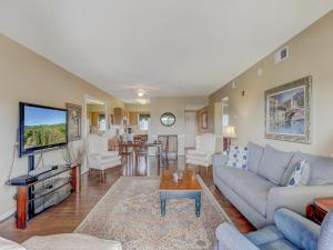 Your Mountain Escape Whispering Pines 244電視和／或娛樂中心