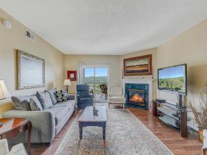 Your Mountain Escape Whispering Pines 244休息區