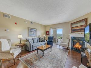 Your Mountain Escape Whispering Pines 244休息區