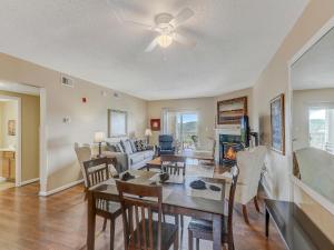 Your Mountain Escape Whispering Pines 244電視和／或娛樂中心