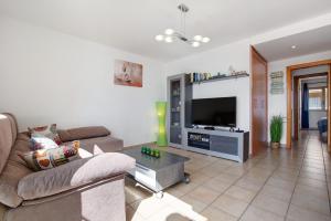 Televízia a/alebo spoločenská miestnosť v ubytovaní Apartamento Relax and Dream