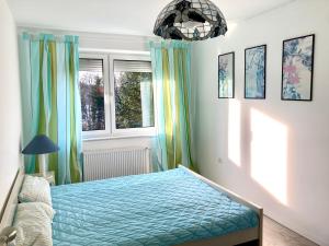 Ein Bett oder Betten in einem Zimmer der Unterkunft Insko Home & Sauna