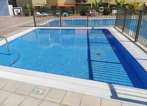 Bazén v ubytování Torres Del Sol Luxury Las Americas nebo v jeho okolí