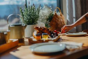 Jedlo v ubytovaní bed & breakfast alebo blízkom okolí