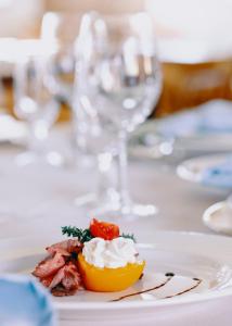 Jedlo v ubytovaní bed & breakfast alebo blízkom okolí